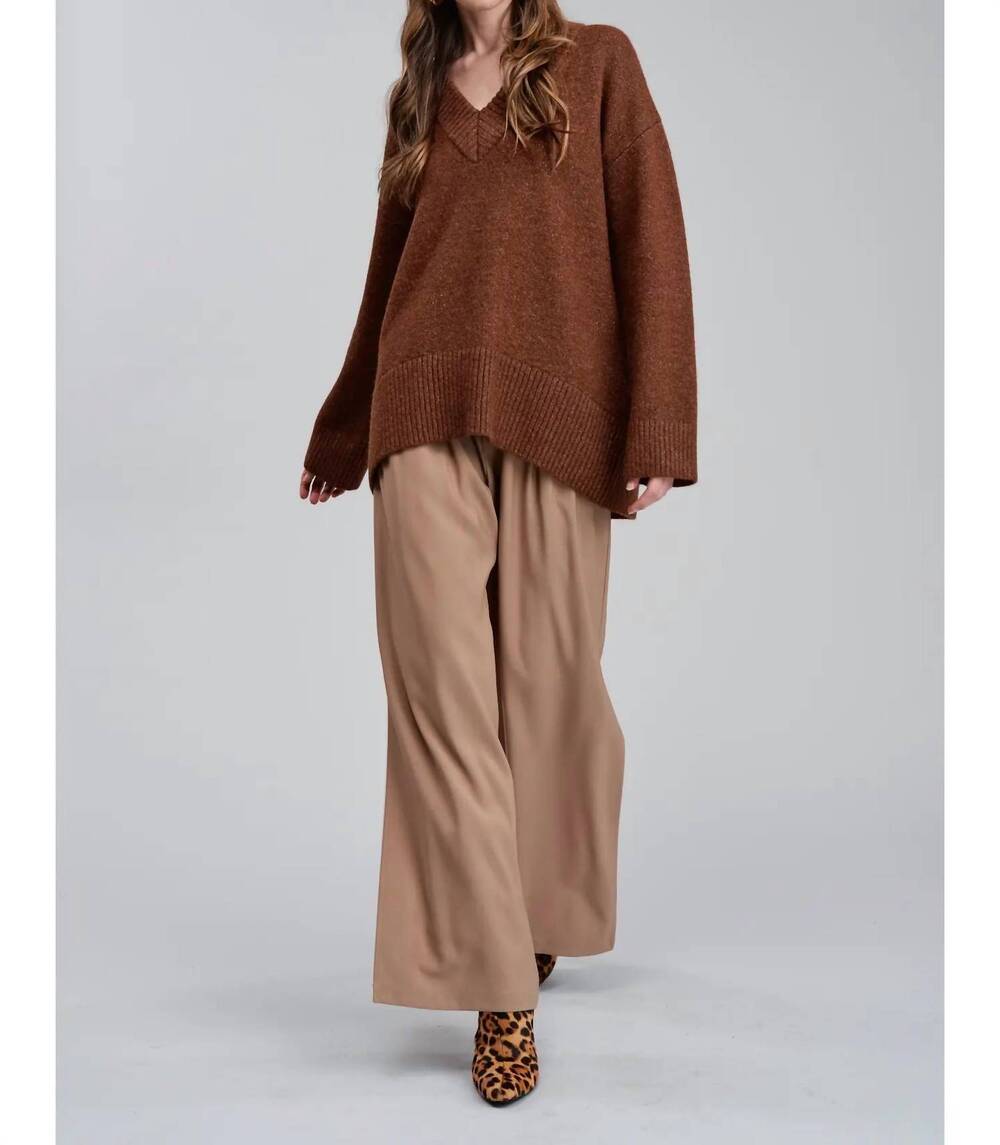 NEW FLAT WHITE mila v-neck sweater in brown
